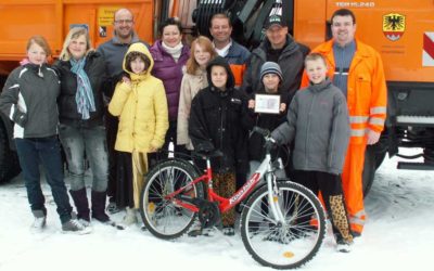 Mitarbeiter des Kreisbauhofs sammeln für Fahrradreparaturen