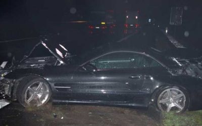 Mit Sportwagen in die Leitplanke