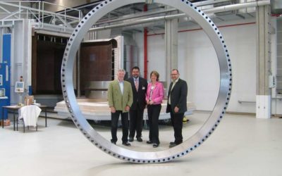 ENERCON-Vertreter und Europaabgeordnete Weisgerber besichtigen das neue SKF Großlagerwerk