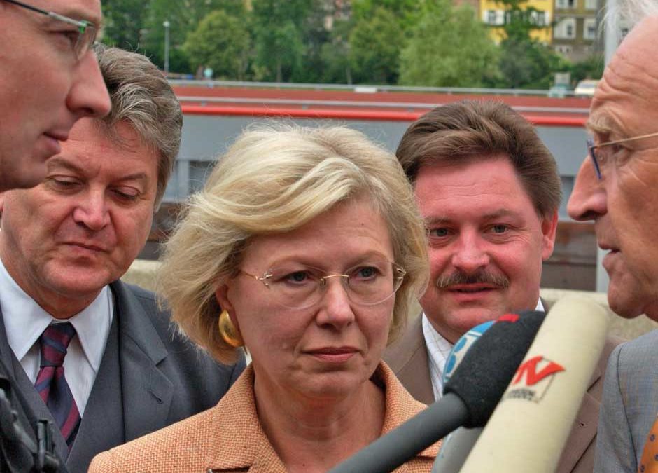 Seehofer verleiht Bayerischen Verdienstorden an Gudrun Grieser