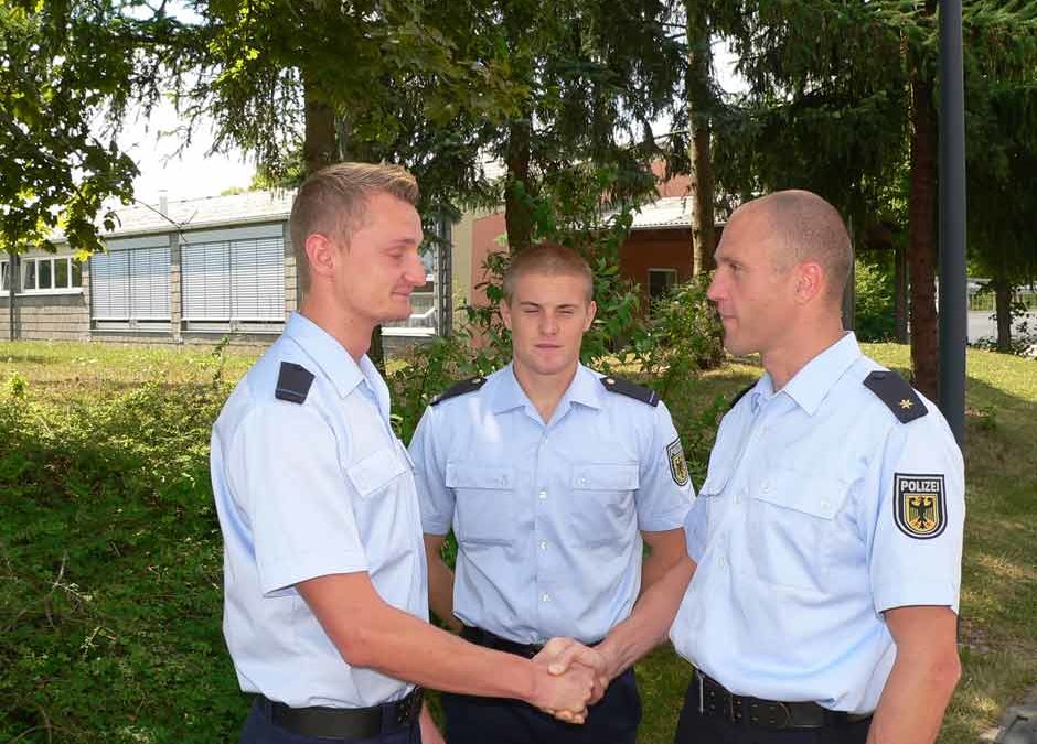Anerkennung und Lob für beherztes und couragiertes Handeln in der dienstfreien Zeit