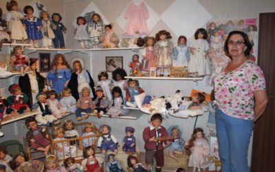 Vom gähnenden Baby bis zum frechen Lausbuben – Gisela Lindners Puppenstube