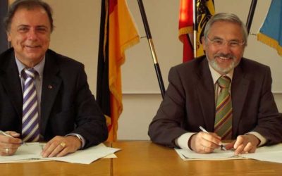 Zusammenarbeit bei der Sanierung der Altlast Sattler – Bürgermeister und Landrat unterzeichnen Vertrag