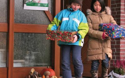 Strahlende Kinderaugen – Über 2000 Schuhkartons machen sich auf den Weg