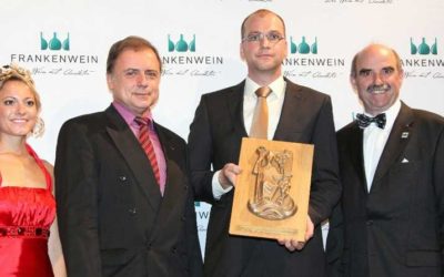 Bocksbeutelweingut Scheller erhält den Ehrenpreis des Landkreises
