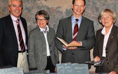 Frauenbund übergibt Buchspende