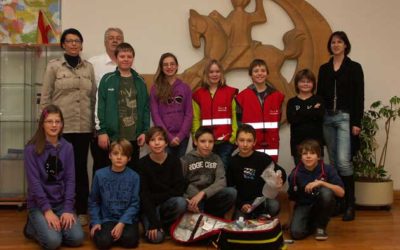 Johanniter übergeben Notfallausrüstung an die Hugo-von-Trimberg-Schule