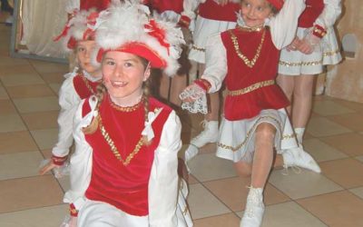 Nachwuchsnarren zusammen auf der Bühne – 2. Kinder- und Jugendsitzung der Mainberg Schlossgeister