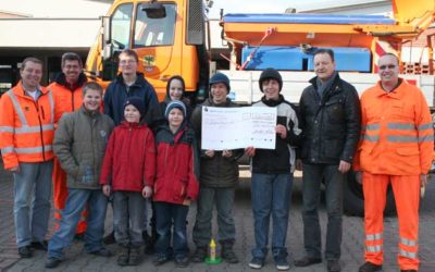 Bauhofmitarbeiter spenden für die Jugend- und Behindertenhilfe Oberlauringen