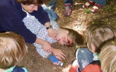 Johanniter bilden Familiengruppe des Alpenvereins in Erste Hilfe aus