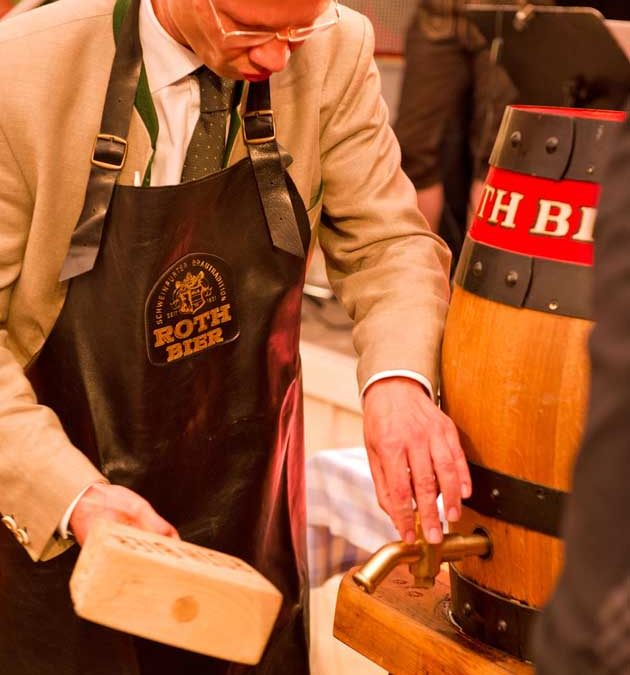 O’zapft is, Volksfest eröffnet