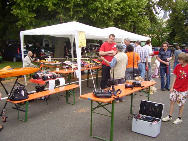 Sommerfest mit Flohmarkt und Modellflugschau