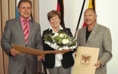 Anerkennung für hervorragende Dienste: Ehrenurkunde für Ruth Hanna Gube und George Ohl