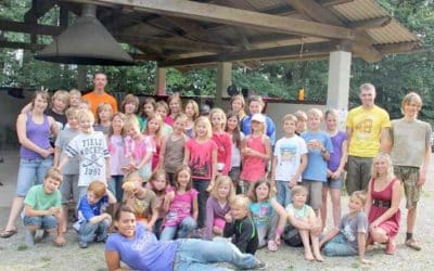 Lagerfeuer und eigene Fahnen – Kinderzeltfreizeit der Kommunalen Jugendarbeit