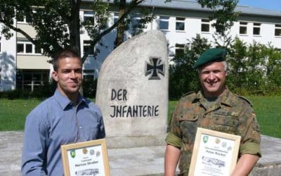 Zwei verdiente Soldaten verlassen die Infanterieschule Hammelburg