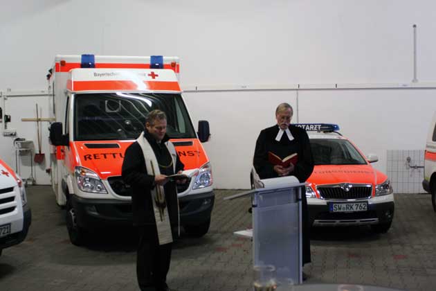 Fünf neue Fahrzeuge beim Bayerischen Roten Kreuz in Schweinfurt feierlich in Betrieb genommen