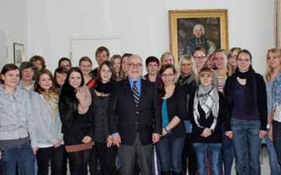 Angehende Diätassistenten bei der Regierung in Würzburg zu Gast