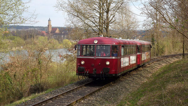 Ab 1.5. wieder mit dem Schienenbus an die Volkacher Mainschleife