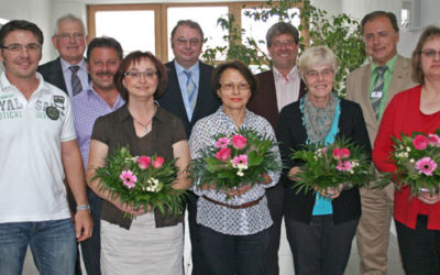 Landrat Harald Leitherer dankt langjährigen Mitarbeiterinnen und Mitarbeitern