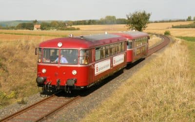 Mit dem Schienenbus in den Weinherbst
