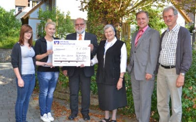 5000 Euro für das Antonia-Werr-Zentrum – Spende wird für ein Internet-Café verwendet