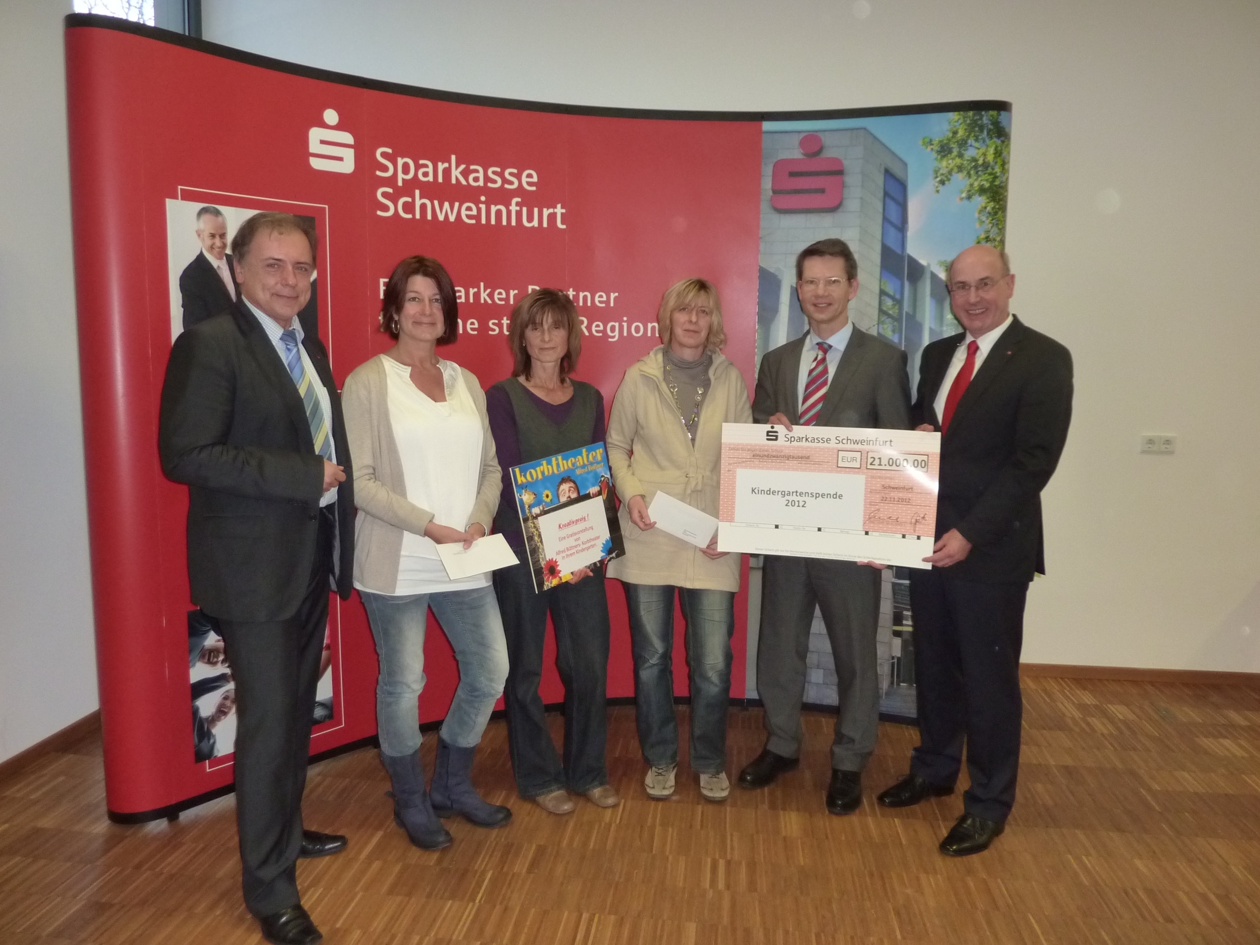 pressefoto_kiga_spendenuebergabe