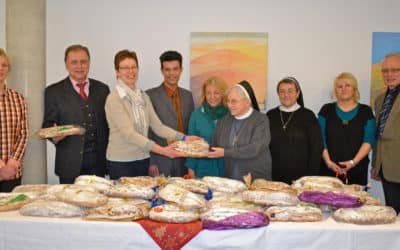 Bäckerinnung spendet wieder Christstollen für soziale Zwecke