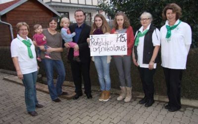 „Rafelder Dorfnikolaus“ spendet für Frauenselbsthilfe nach Krebs