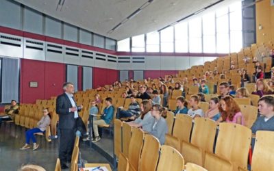 Gut besucht: 3. SchülerCampus zum Smartphone, Elektroauto-Fahrt und „Tag der Elektrotechnik“