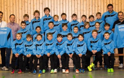 Neue Trainingsanzüge für die E-Jugend des TSV 07 Grettstadt