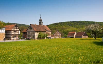 Neue Museumssaison im Freilandmuseum Fladungen startet mit der Pflanzung eines Speierlings