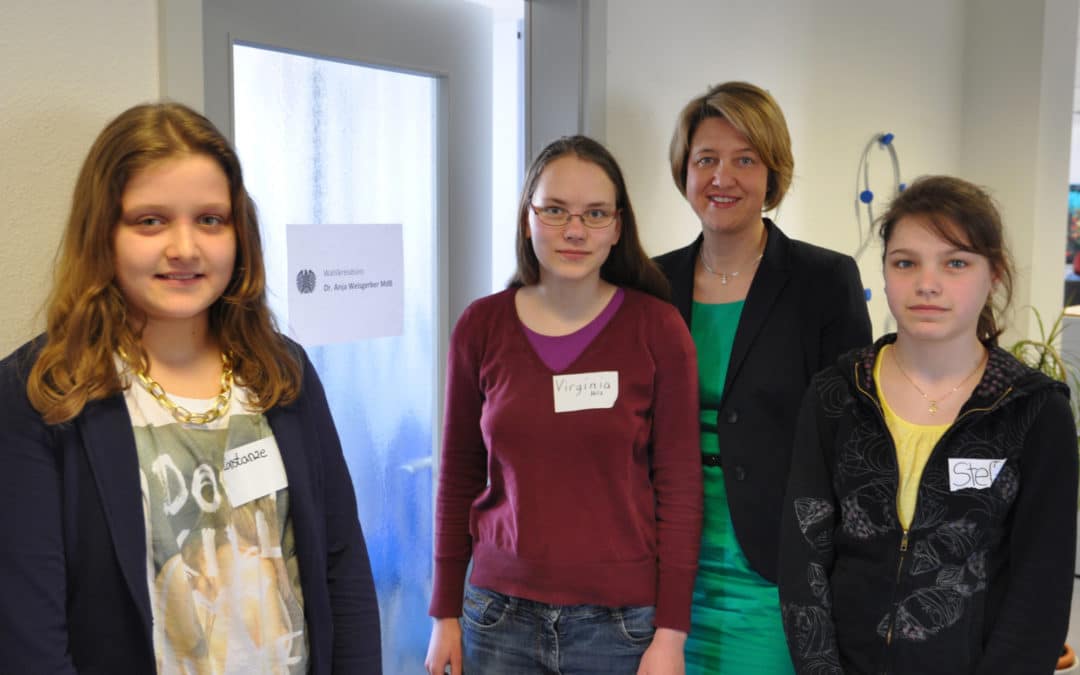 Girls‘ Day: Schülerinnen aus dem Wahlkreis begleiten Anja Weisgerber