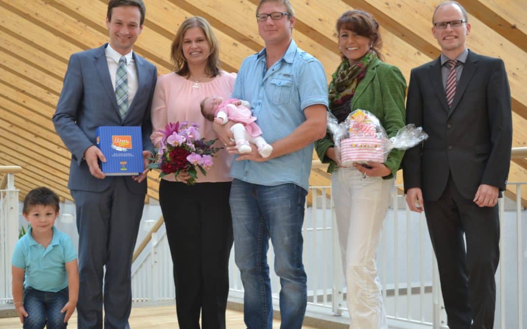 Landrat übergibt Elternbrief