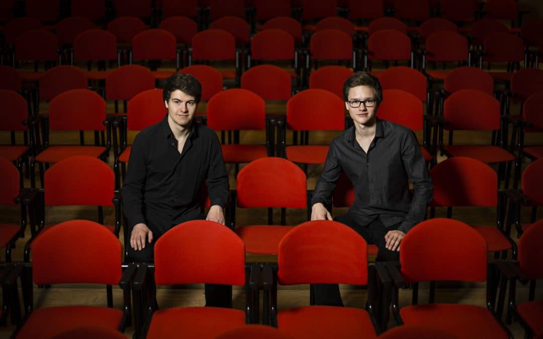 “In 80 Minuten um die Welt” – Konzert mit Gitarre und Schlagwerk im Schloss Zeilitzheim
