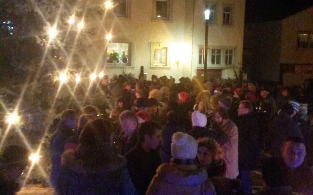 1. Adventszauber der Jugendfeuerwehr auf dem Maßbacher Marktplatz