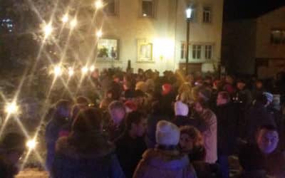 1. Adventszauber der Jugendfeuerwehr auf dem Maßbacher Marktplatz