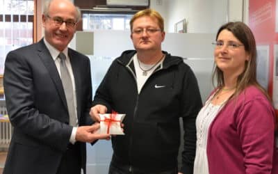Gewinnspiel der Sparkasse Schweinfurt bescherte Matthias Madei aus Grettstadt Gutscheine „Schweinfurt erleben“ im Wert von 150 Euro