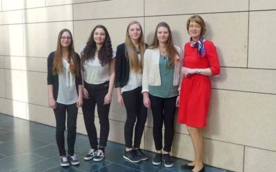Girls’Day: Schülerinnen begleiten Anja Weisgerber im Bundestag