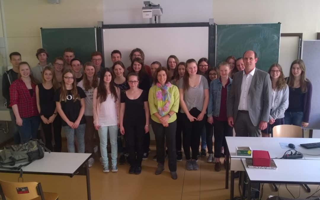 Abgeordnete Celina im Schweinfurter Celtis-Gymnasium