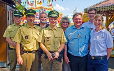 Sicher ist sicher,  die Polizei am Volksfest