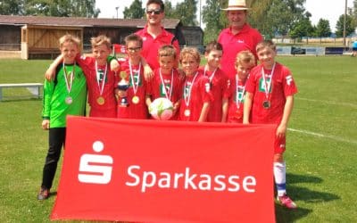 Sommerliche Temperaturen und heiße Fußball-Spiele: der Sparkassencup 2015 beim TSV Grettstadt