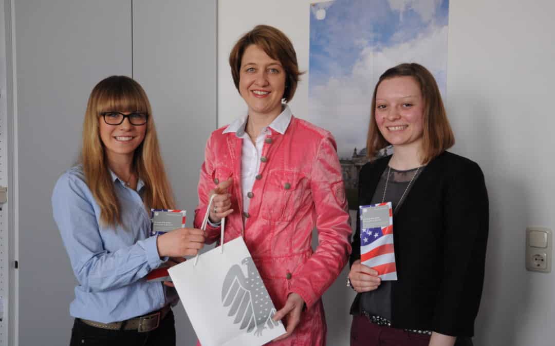 Dr. Anja Weisgerber MdB übernimmt Patenschaft für Leoni Köhler aus Niederwerrn und Ann-Katrin Götz aus Marktsteft