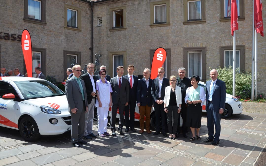 Sparkasse spendet rot-weiße Flitzer