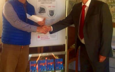 Sparkasse Schweinfurt spendet 425 Euro aus der Münzprägeaktion „425 Jahre Rathaus Grettstadt“ an die Bürgerstiftung Grettstadt