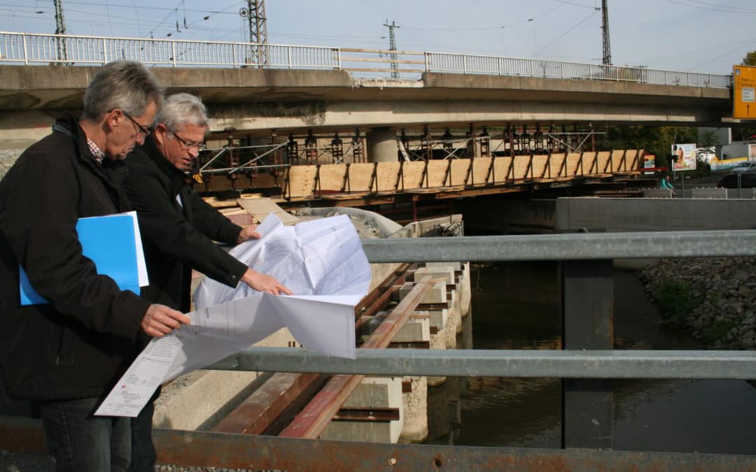 Die Tage der Brücke Raiffeisenstraße sind gezählt: Beim Abbruch müssen alle Register gezogen werden