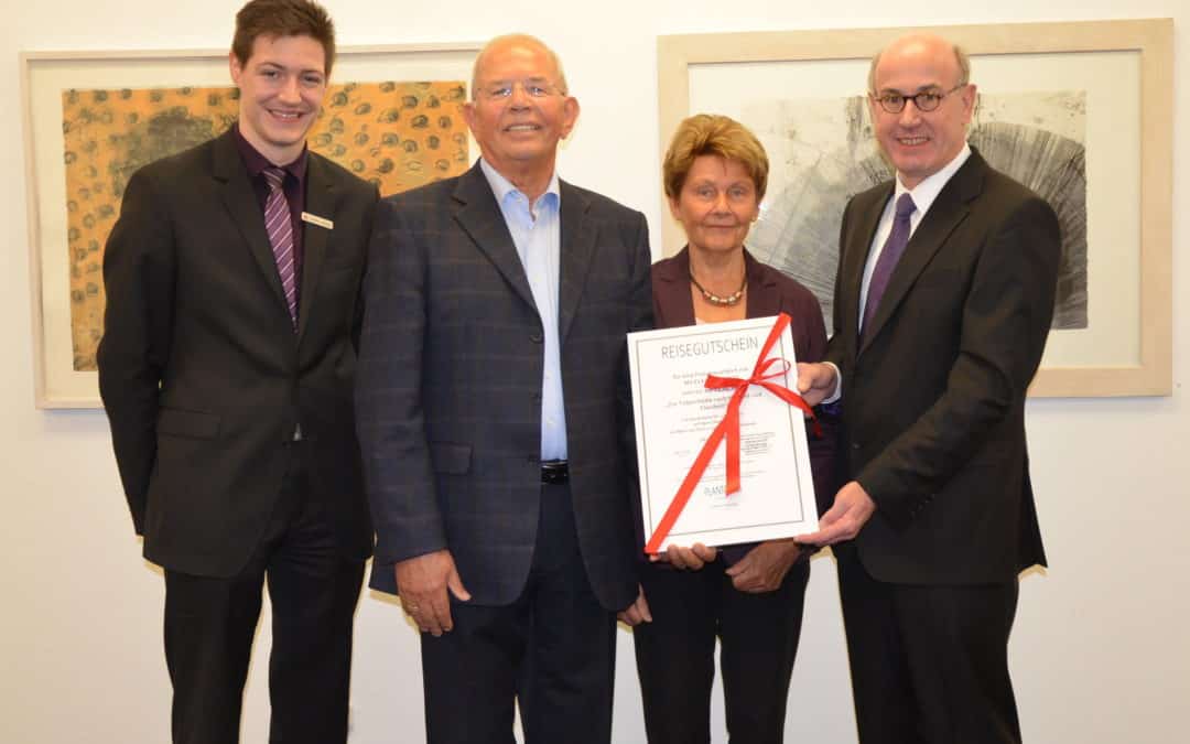Bayernweites MasterCard®–Gewinnspiel: Preisübergabe in der Sparkasse Schweinfurt