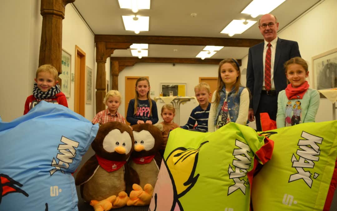 KNAX-Gewinnspiel 2015 der Sparkasse Schweinfurt: strahlende junge Gewinner nahmen ihre Preise entgegen