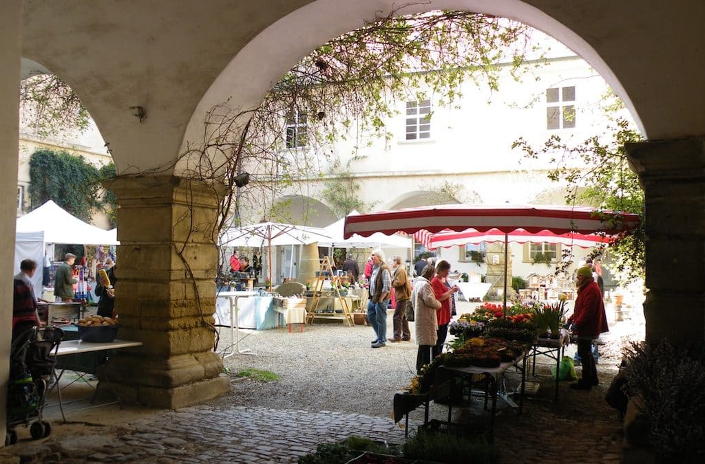 Ostermarkt mit Büchermarkt im barocken Landschloss Zeilitzheim