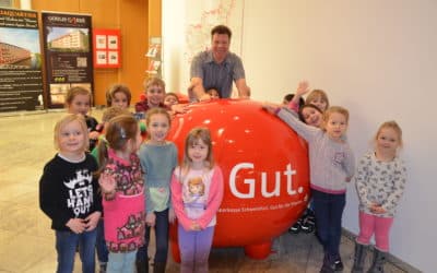 Vorschulkinder aus 32 Kindergärten der Region erkunden die Sparkasse
