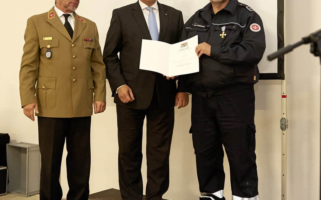 Schweinfurter Johanniter erhält Ehrenabzeichen am Bande
